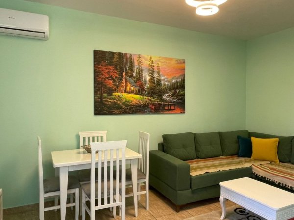 Tirane, jepet me qera apartament 1+1+Ballkon Kati 2, 70 m² 550 € (Ish Restorant Durresi)