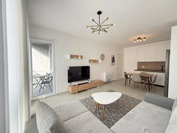 Tirane, jepet me qera apartament 2+1 Kati 1, 85 m² 550 € (univers city)
