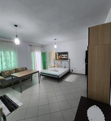 Tirane, jepet me qera apartament 1+1 Kati 3, 40 m² 350 € (Rruga e Durresit)