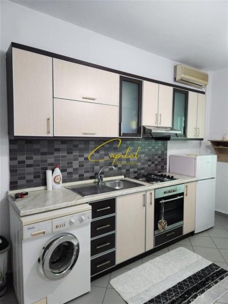 Tirane, jepet me qera garsonier 1+1 Kati 4, 40 m² 350 € (RRUGA E DURRESIT)