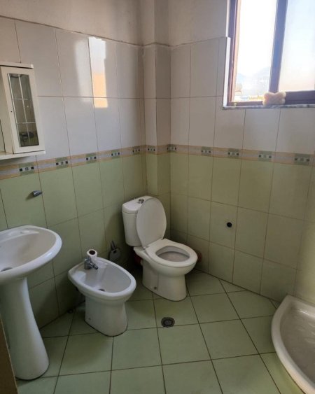 Tirane, shes apartament 1+1+Ballkon Kati 3, 77 m² 123.000 € (Don Bosko prane Xhamise)