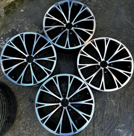 Tirane, shes disk alumini Disqe 19 Audi Origjinal , 750 €