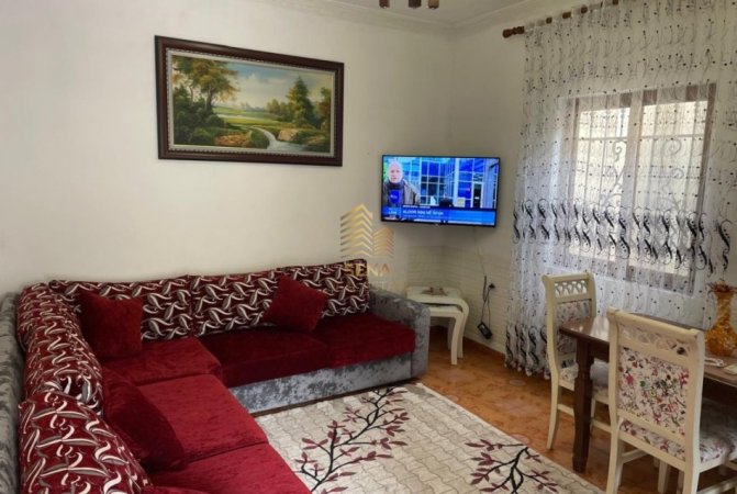 Tirane, jepet me qera apartament 2+1+Ballkon Kati 1, 90 m² 350 € (Kinostudio)