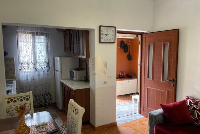 Tirane, jepet me qera apartament 2+1+Ballkon Kati 1, 90 m² 350 € (Kinostudio)