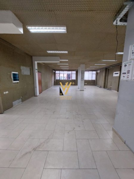 Tirane, jepet me qera zyre Kati 1, 350 m² 3.000 € (RRUGA PJETER BUDI)