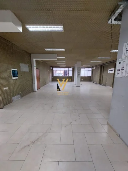 Tirane, jepet me qera zyre Kati 1, 350 m² 3.000 € (RRUGA PJETER BUDI)