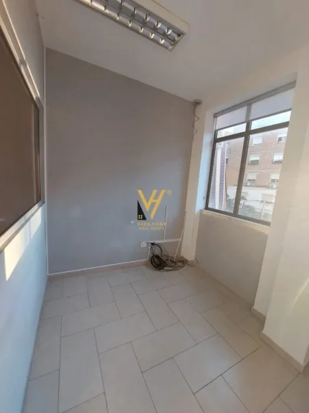 Tirane, jepet me qera zyre Kati 1, 350 m² 3.000 € (RRUGA PJETER BUDI)