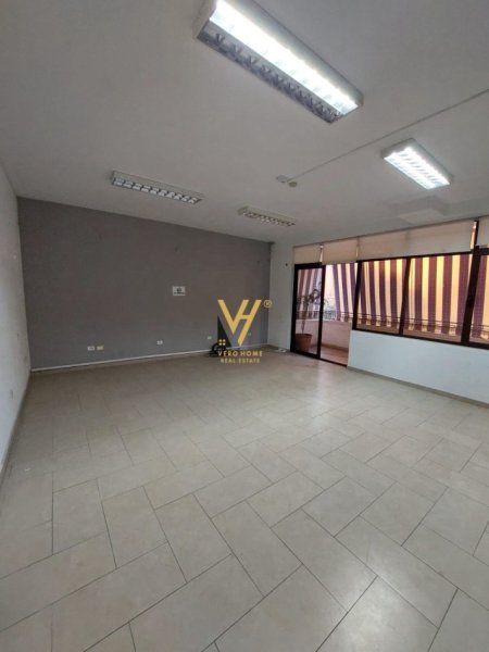 Tirane, jepet me qera zyre Kati 1, 350 m² 3.000 € (RRUGA PJETER BUDI)