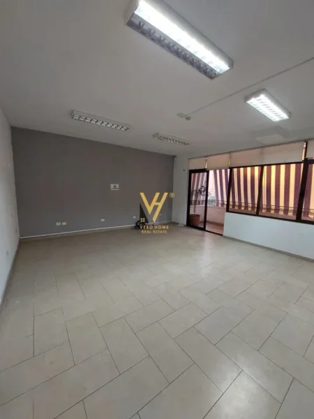 Tirane, jepet me qera zyre Kati 1, 350 m² 3.000 € (RRUGA PJETER BUDI)