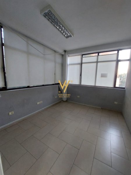 Tirane, jepet me qera zyre Kati 1, 350 m² 3.000 € (RRUGA PJETER BUDI)