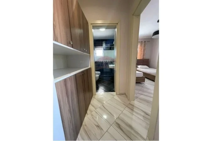 Tirane, jepet me qera apartament 2+1+Ballkon , 95 m² 750 € (Myslym Shyri)