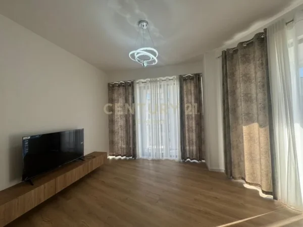 Tirane, jepet me qera apartament 2+1+Ballkon Kati 7, 100 m² 550 € (ASTIR)