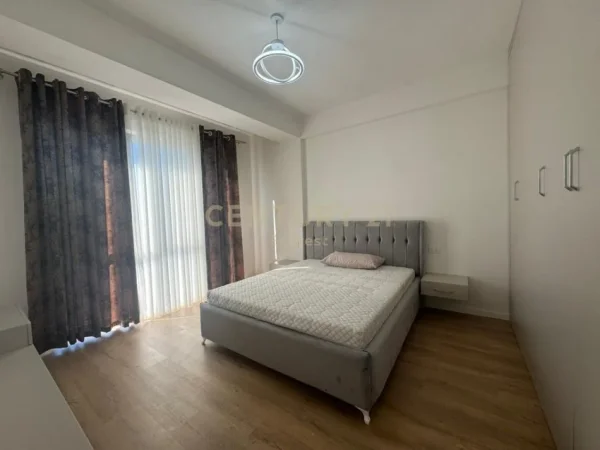 Tirane, jepet me qera apartament 2+1+Ballkon Kati 7, 100 m² 550 € (ASTIR)