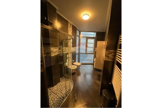 Tirane, jepet me qera apartament 2+1+Ballkon , 114 m² 1.400 € (Rruga e Kosovareve)