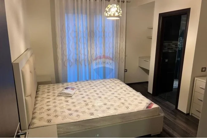 Tirane, jepet me qera apartament 2+1+Ballkon , 114 m² 1.400 € (Rruga e Kosovareve)