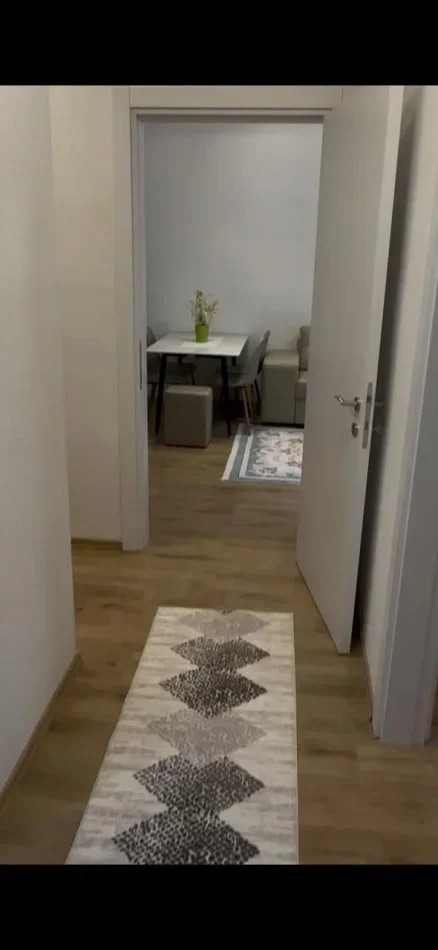 Tirane, jepet me qera apartament 2+1+Aneks+Ballkon Kati 4, 97 m² 450 € 