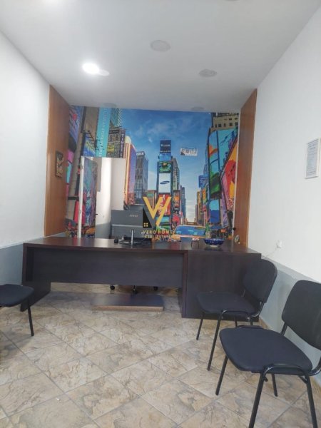 Tirane, jepet me qera dyqan Kati 0, 30 m² 1.000 € (PALLATET AGIMI)