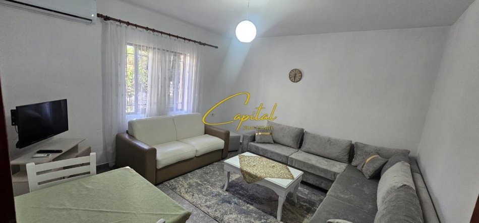 Tirane, jepet me qera apartament 1+1 Kati 1, 70 m² 500 € (ISH PARKU)