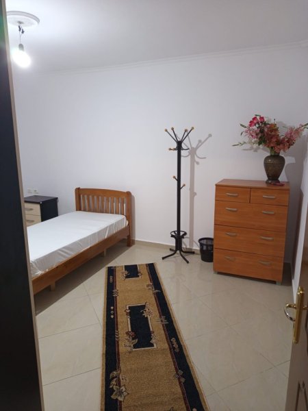 Tirane, jepet me qera apartament 3+1 Kati 1, 85 m² 550 € (Pranë Report Tv, Rruga Ndre Mjeda, Tiranë)