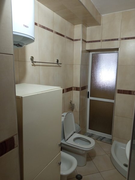 Tirane, jepet me qera apartament 3+1 Kati 1, 85 m² 550 € (Pranë Report Tv, Rruga Ndre Mjeda, Tiranë)