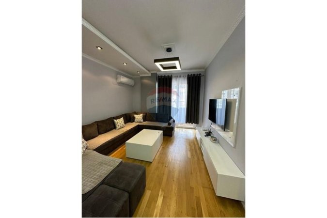 Tirane, jepet me qera apartament 2+1 , 115 m² 600 € (Astir)