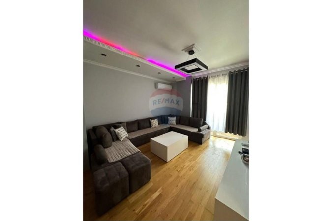 Tirane, jepet me qera apartament 2+1 , 115 m² 600 € (Astir)