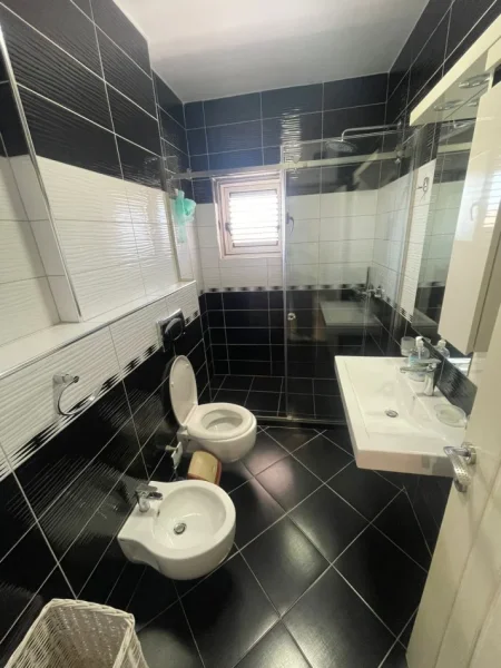 Tirane, jepet me qera apartament 2+1 Kati 9, 90 m² 750 € (MYSLYM SHYRI)