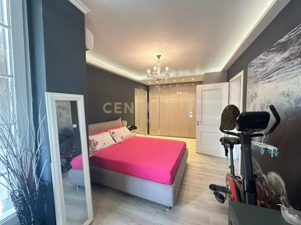 Tirane, shitet apartament 2+1+Ballkon Kati 5, 107 m² 220.000 € 