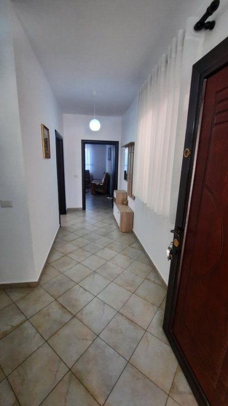 Tirane, jepet me qera Vile 2+1 Kati 2, 90 m² 650 € (Tek Bulevardi ZOGU I PARË, pas FSHN-së.)