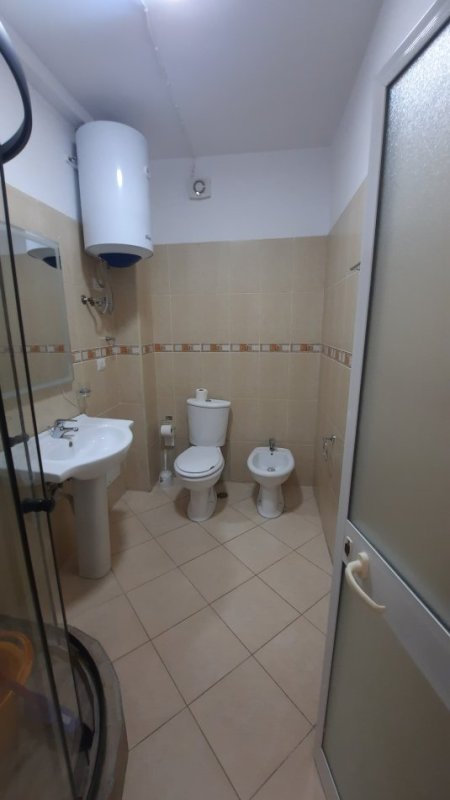 Tirane, jepet me qera Vile 2+1 Kati 2, 90 m² 650 € (Tek Bulevardi ZOGU I PARË, pas FSHN-së.)