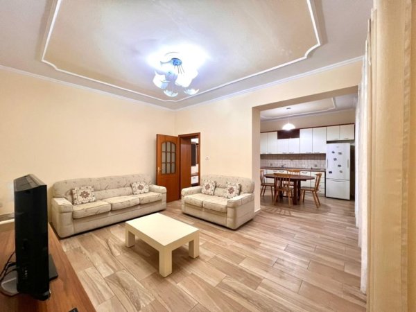 Me Qera: 2+1+Kuzh Vec + 3 Ballkone (100m2) 📍Vasil Shanto, fiks te Shkolla | 65,000 Leke/Muaj - Kati:2