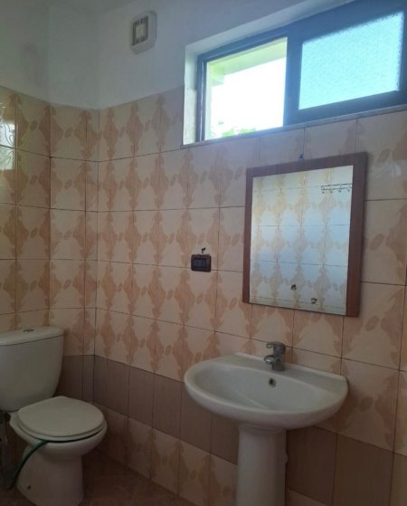 Tirane, jepet me qera apartament 2+1 Kati 1, 100 m² 400 € (LAPRAKE)