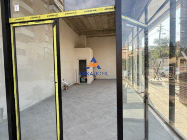 Tirane, jepet me qera ambjent biznesi Kati 0, 50 m² 1.000 € (PAZARI I RI)