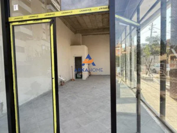 Tirane, jepet me qera ambjent biznesi Kati 0, 50 m² 1.000 € (PAZARI I RI)