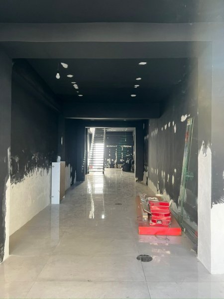 Tirane, jepet me qera dyqan Kati 0, 222 m² 6.300 € (BLLOK)