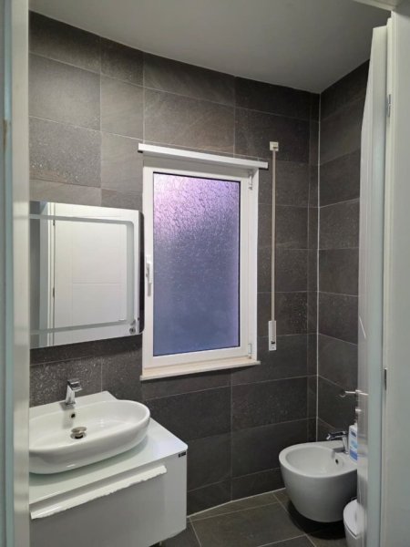 Tirane, shitet apartament 3+1 Kati 3, 130 m² 140.000 € (shitje apartament 3+1 ne fresk)