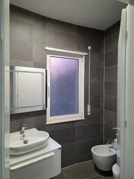 Tirane, shitet apartament 3+1 Kati 3, 130 m² 140.000 € (shitje apartament 3+1 ne fresk)