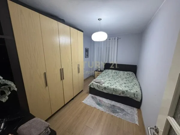 Tirane, jepet me qera apartament 2+1+Aneks+Ballkon Kati 2, 113 m² 700 € (Laprake)