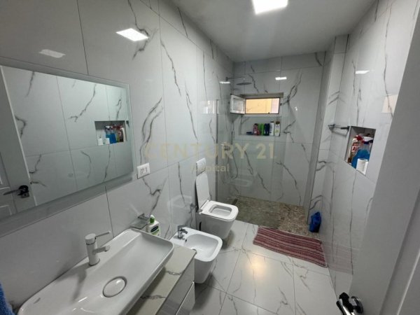 Tirane, jepet me qera apartament 2+1+Aneks+Ballkon Kati 2, 113 m² 700 € (Laprake)