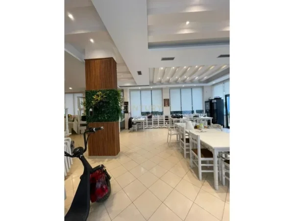 Durres, jepet me qera bar-resorant Kati 0, 300 m² 20.000 € (Shkembi i Kavajes)
