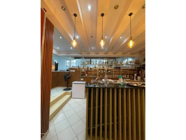 Durres, jepet me qera bar-resorant Kati 0, 300 m² 20.000 € (Shkembi i Kavajes)