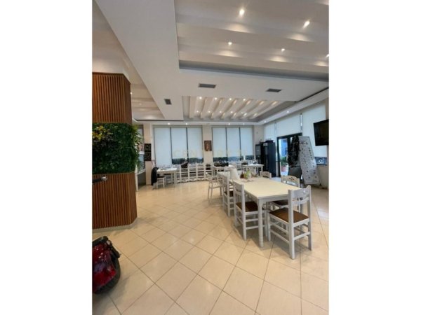 Durres, jepet me qera bar-resorant Kati 0, 300 m² 20.000 € (Shkembi i Kavajes)