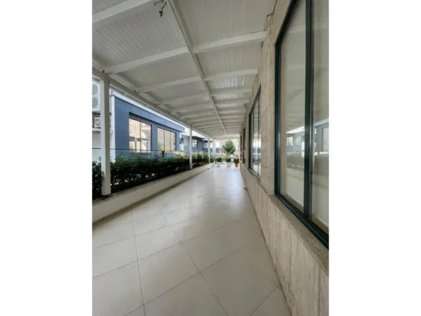 Durres, jepet me qera bar-resorant Kati 0, 300 m² 20.000 € (Shkembi i Kavajes)