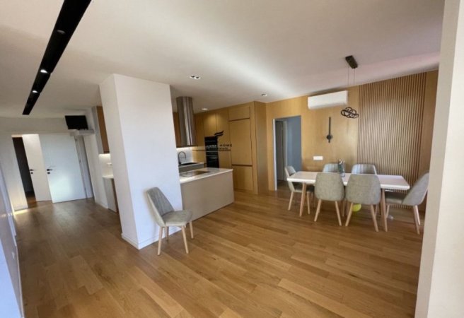 Tirane, jepet me qera apartament 3+1 Kati 10, 230 m² 1.200 € (ASTIR)