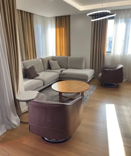Tirane, jepet me qera apartament 3+1 Kati 10, 230 m² 1.200 € (ASTIR)