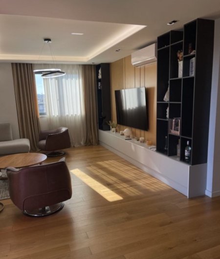Tirane, jepet me qera apartament 3+1 Kati 10, 230 m² 1.200 € (ASTIR)