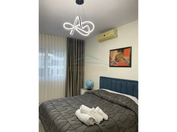 Tirane, jepet me qera apartament 1+1+Ballkon Kati 8, 70 m² 900 € (Rruga e Kosovareve)