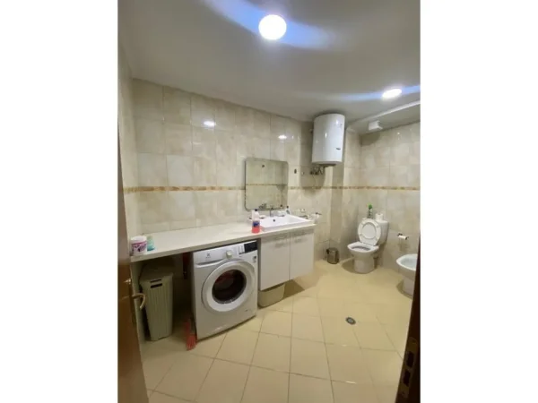 Tirane, jepet me qera apartament 2+1+Aneks+Ballkon Kati 5, 120 m² 600 € (Zogu i Zi)