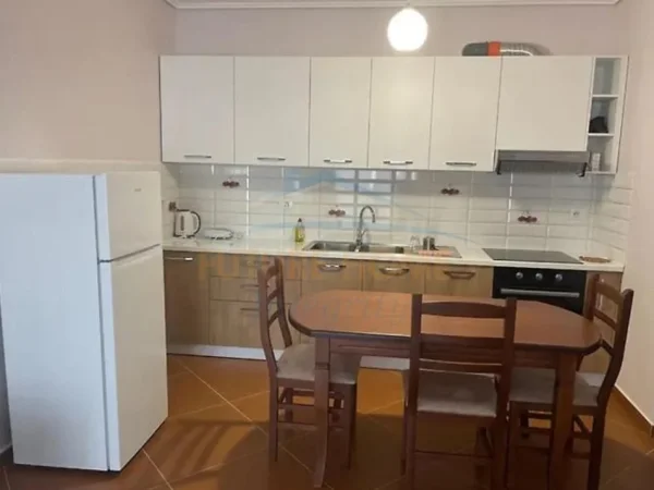 Vlore, jepet me qera apartament 1+1+Ballkon Kati 2, 64 m² 400 € (KOMPLEKSI OSLO)