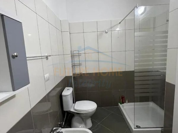 Vlore, jepet me qera apartament 1+1+Ballkon Kati 2, 64 m² 400 € (KOMPLEKSI OSLO)